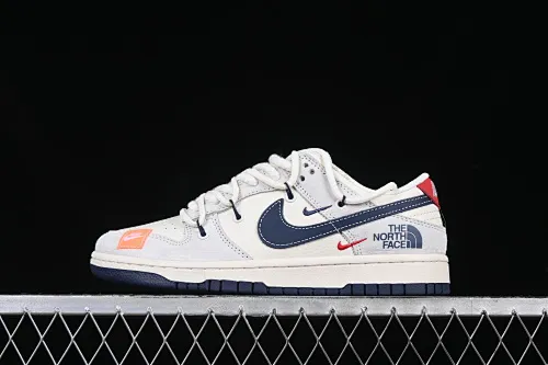 All categories Nk SB Dunk Series Nk SB Dunk Low High-end customized low-top sneakers Nk SB Dunk Low North Face co-branded Zhuba patch navy blue hook Anniversary high-end customized low-top casual sneakers YX5066-255